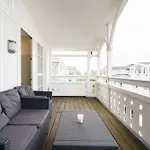 712, Seepark Apartment *