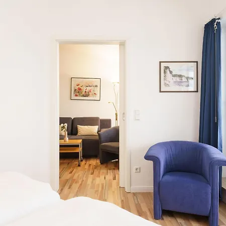 712, Seepark Apartment *
