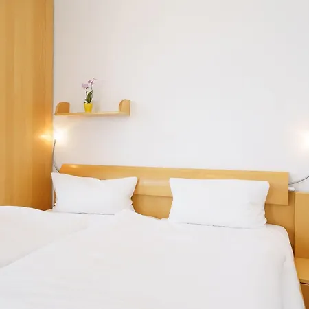 712, Seepark Зеллин