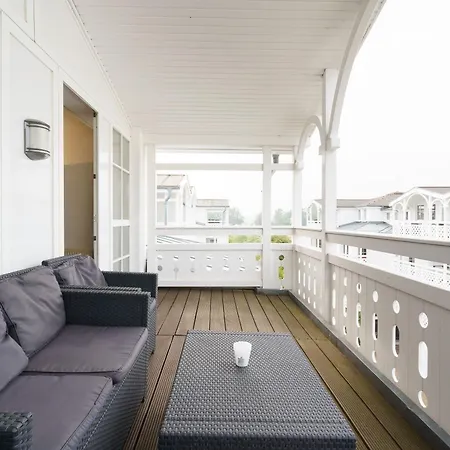 712, Seepark Apartment *